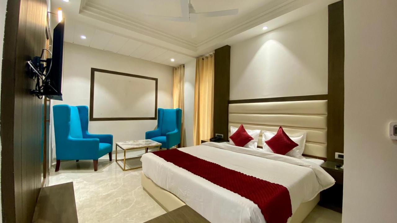 Luxe Resorts - Centrally Heated Air Conditioned Hotel In The Heart Of Kasauli Ngoại thất bức ảnh
