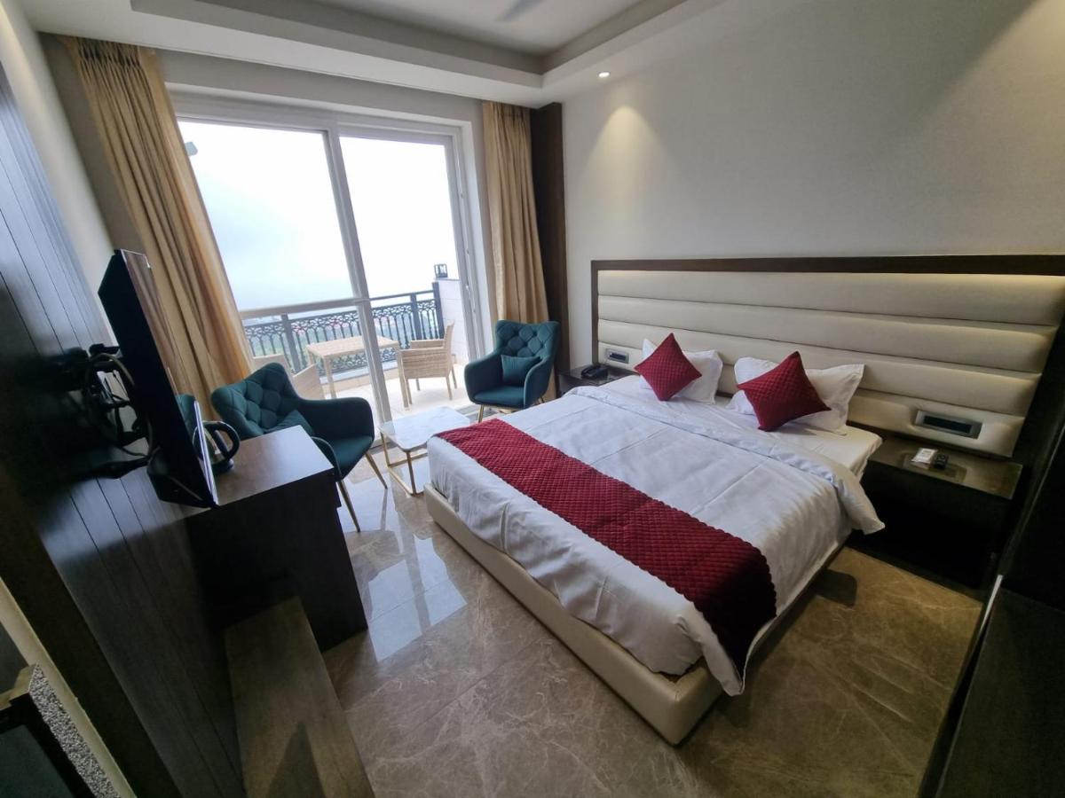 Luxe Resorts - Centrally Heated Air Conditioned Hotel In The Heart Of Kasauli Ngoại thất bức ảnh