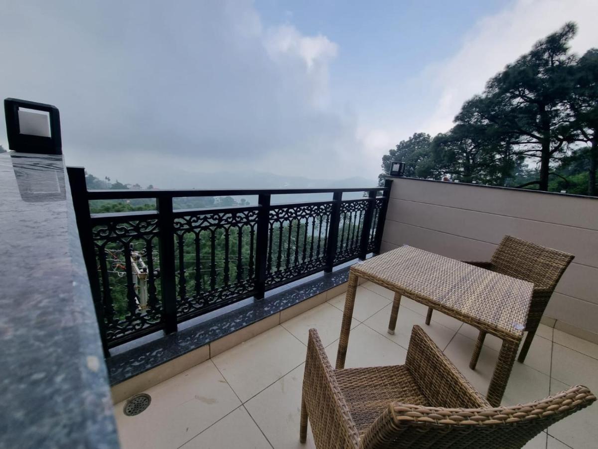 Luxe Resorts - Centrally Heated Air Conditioned Hotel In The Heart Of Kasauli Ngoại thất bức ảnh