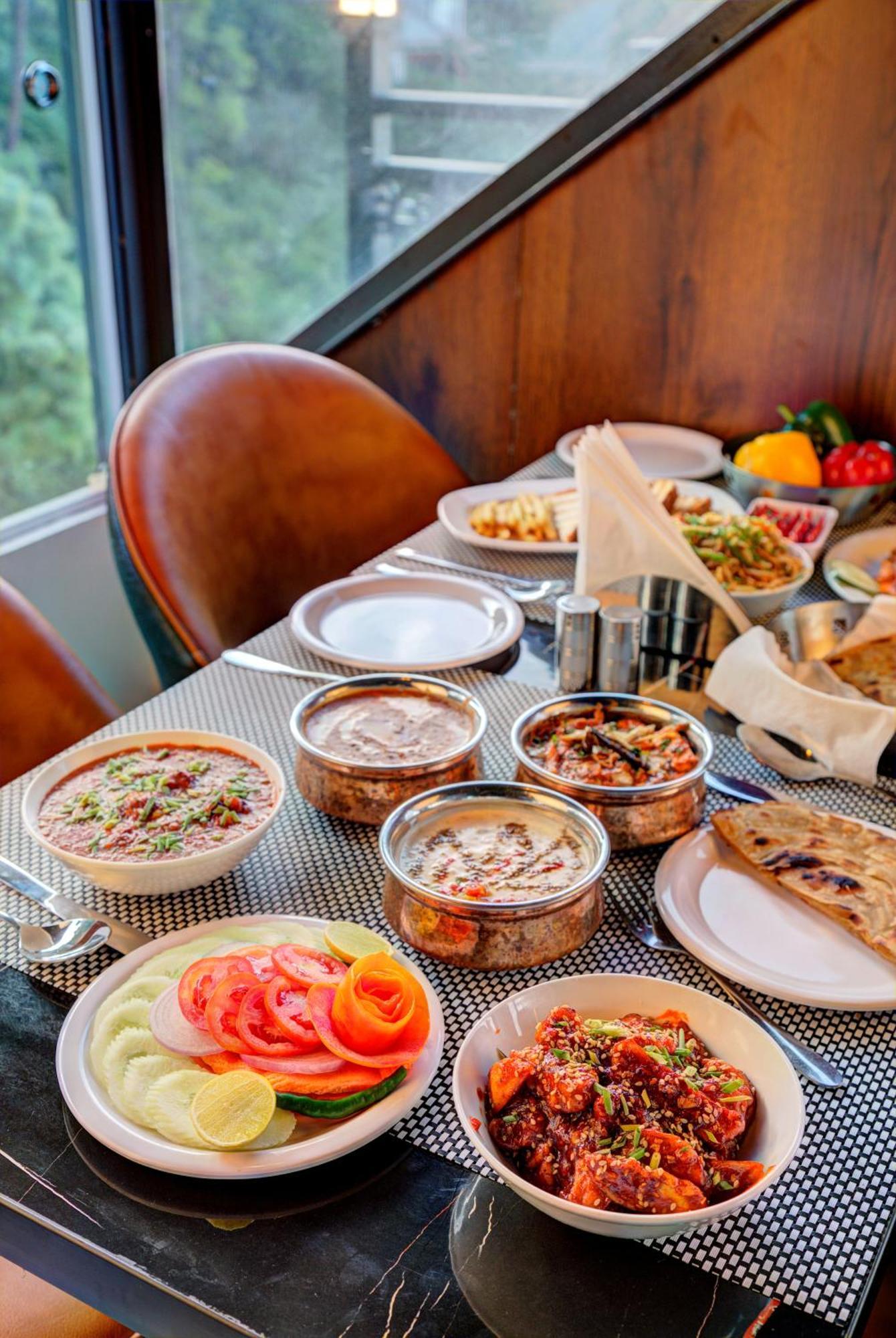 Luxe Resorts - Centrally Heated Air Conditioned Hotel In The Heart Of Kasauli Ngoại thất bức ảnh