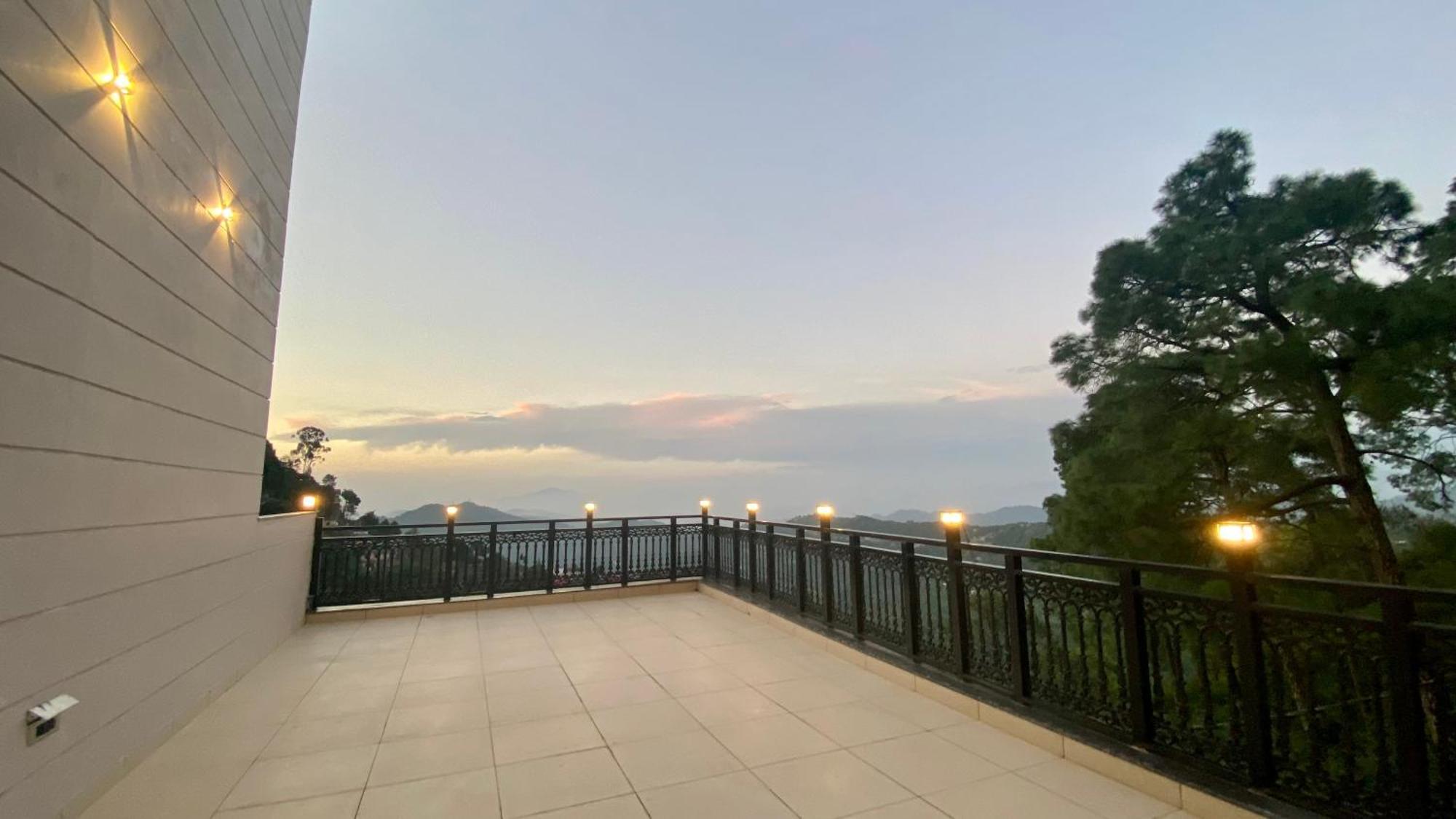 Luxe Resorts - Centrally Heated Air Conditioned Hotel In The Heart Of Kasauli Ngoại thất bức ảnh
