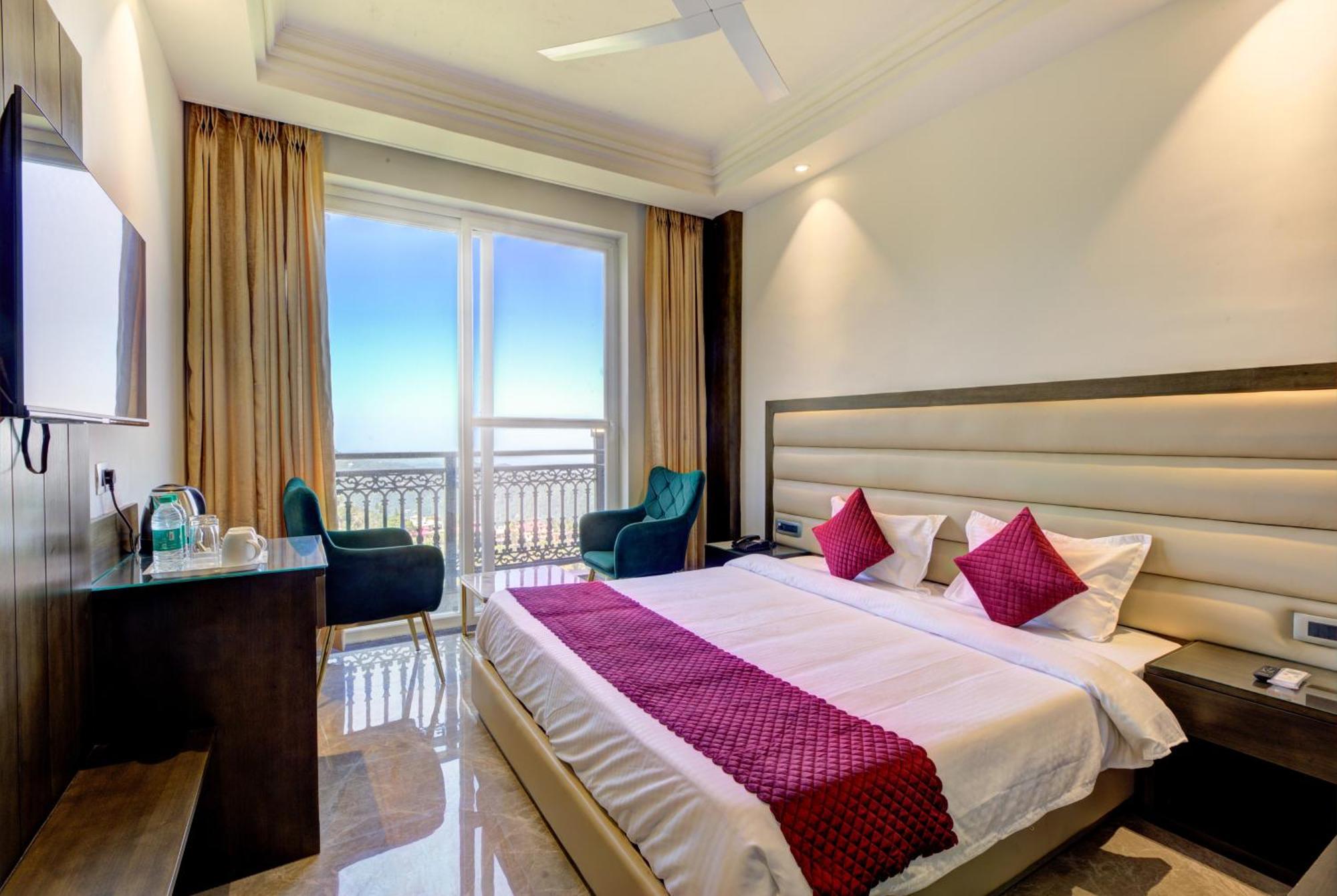 Luxe Resorts - Centrally Heated Air Conditioned Hotel In The Heart Of Kasauli Ngoại thất bức ảnh