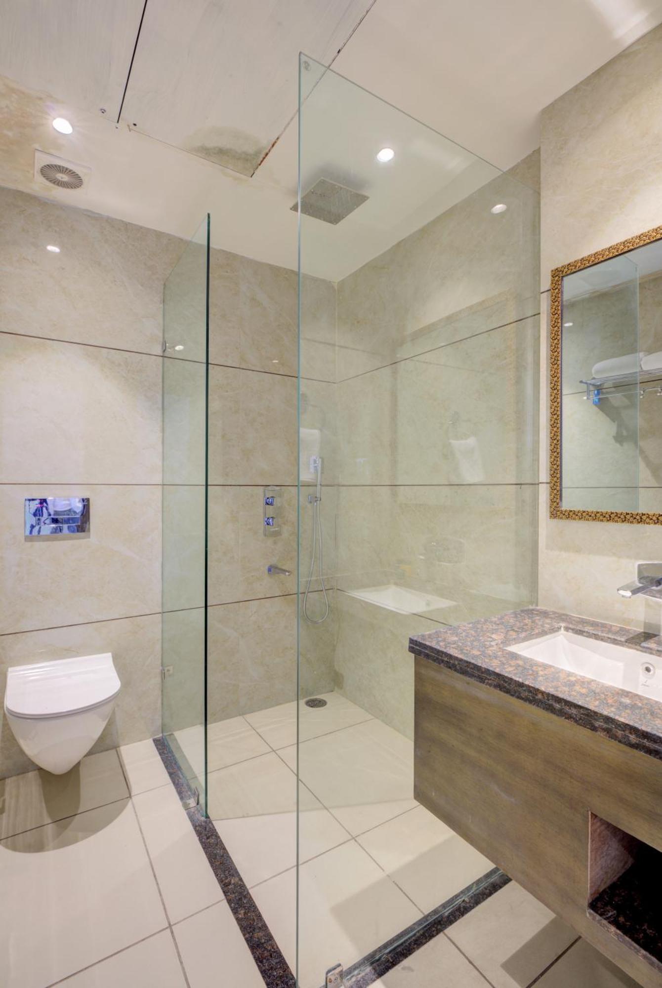 Luxe Resorts - Centrally Heated Air Conditioned Hotel In The Heart Of Kasauli Ngoại thất bức ảnh