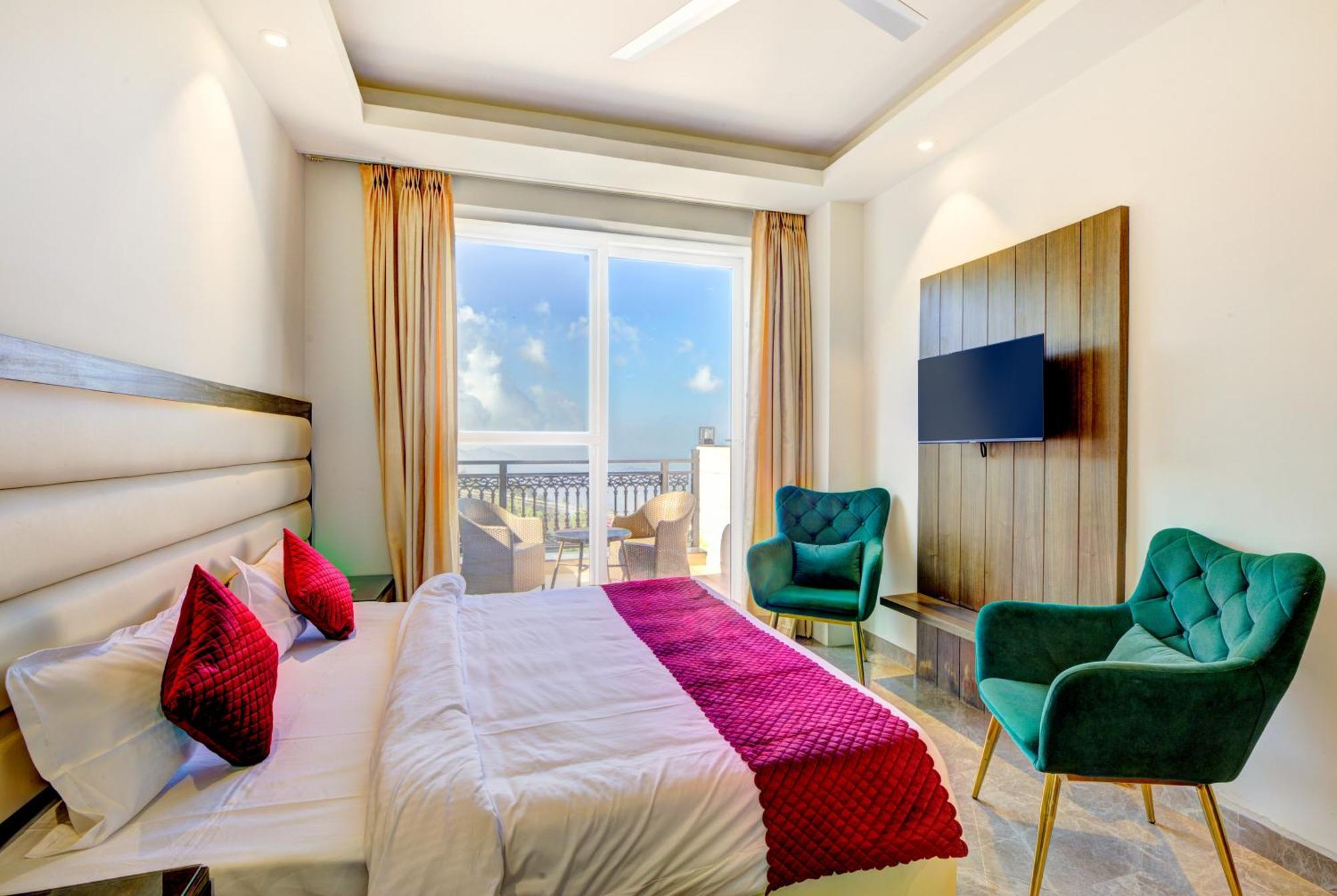 Luxe Resorts - Centrally Heated Air Conditioned Hotel In The Heart Of Kasauli Ngoại thất bức ảnh