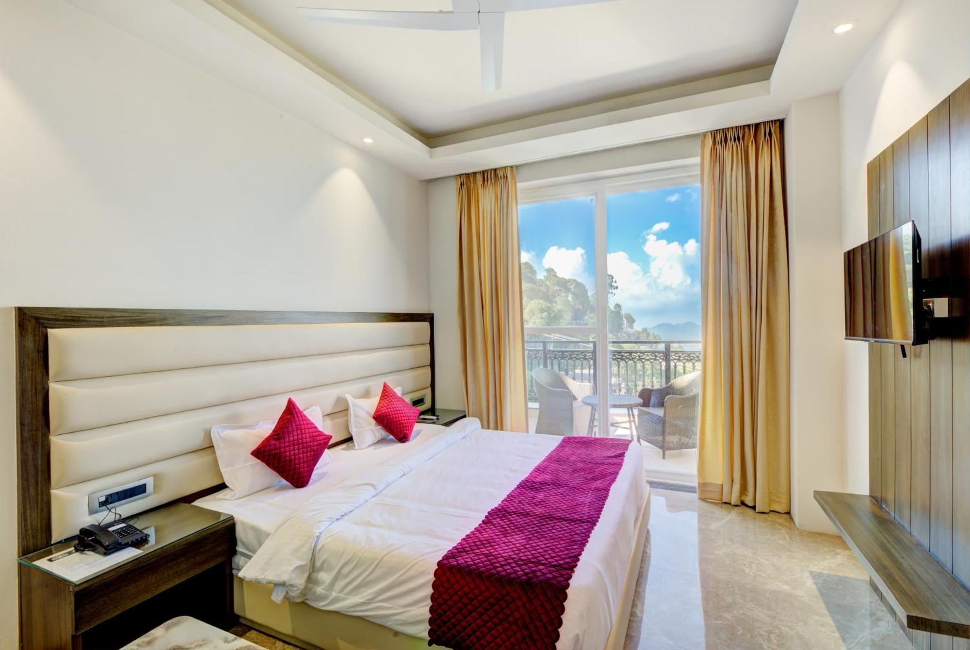 Luxe Resorts - Centrally Heated Air Conditioned Hotel In The Heart Of Kasauli Ngoại thất bức ảnh